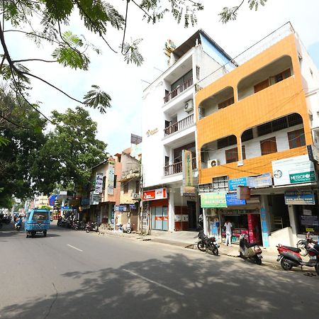Oyo 094 Bussy St Prakasam Residency Hotel Puducherry Buitenkant foto