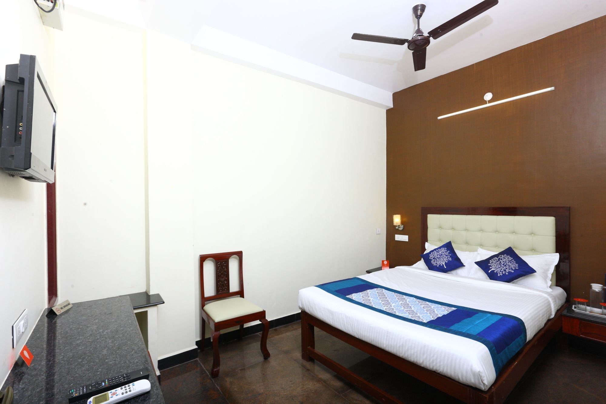 Oyo 094 Bussy St Prakasam Residency Hotel Puducherry Buitenkant foto