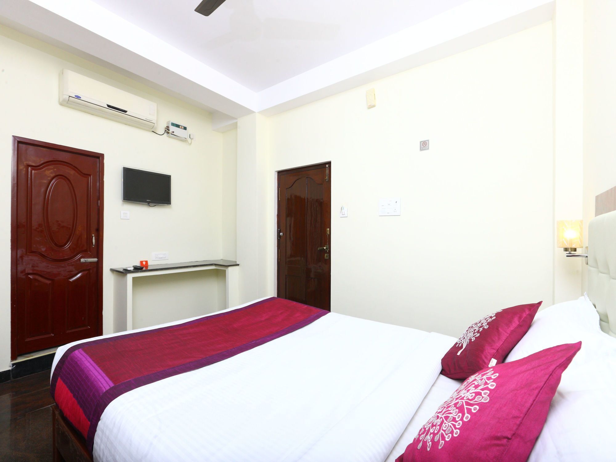 Oyo 094 Bussy St Prakasam Residency Hotel Puducherry Buitenkant foto