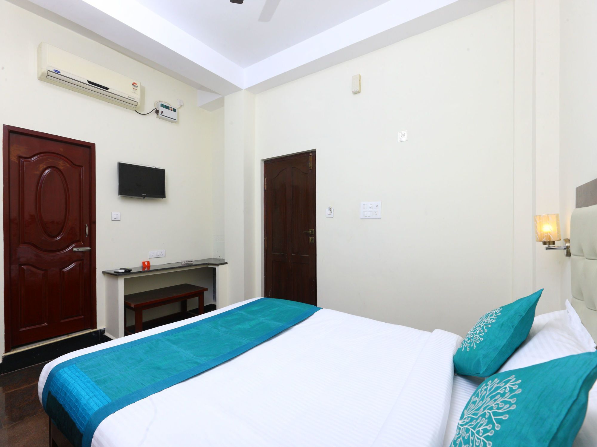 Oyo 094 Bussy St Prakasam Residency Hotel Puducherry Buitenkant foto