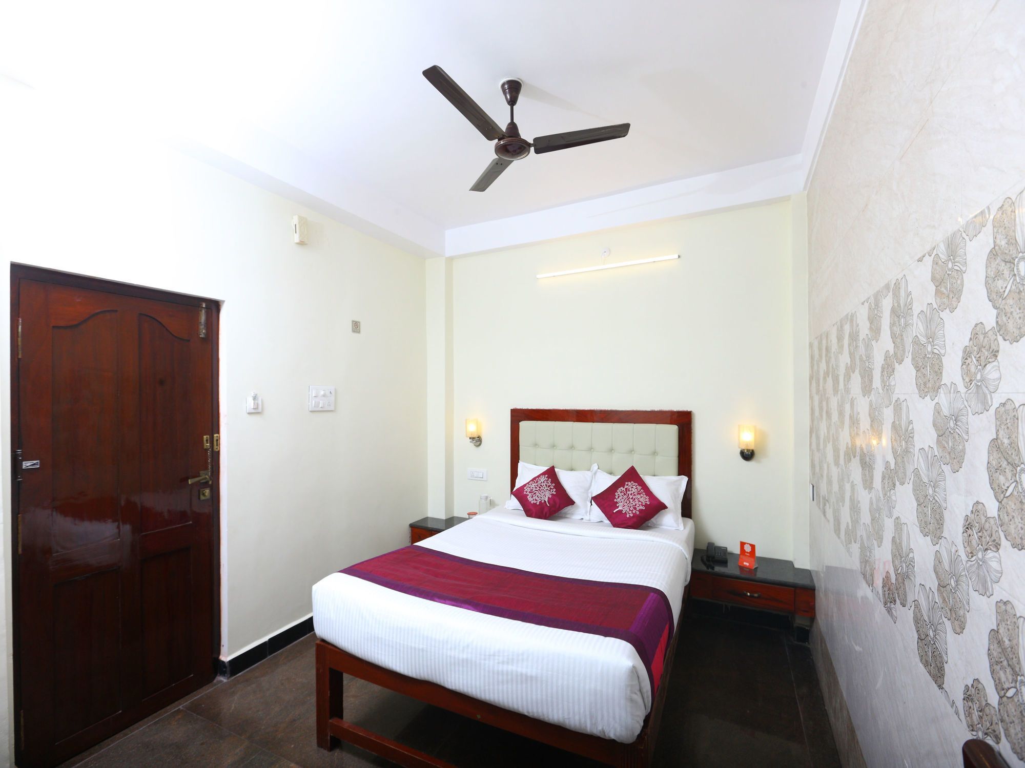 Oyo 094 Bussy St Prakasam Residency Hotel Puducherry Buitenkant foto