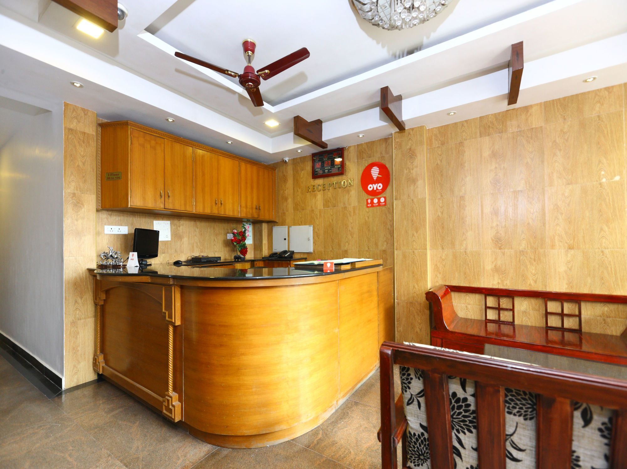 Oyo 094 Bussy St Prakasam Residency Hotel Puducherry Buitenkant foto