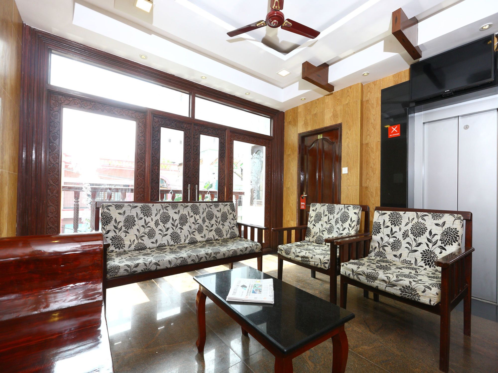 Oyo 094 Bussy St Prakasam Residency Hotel Puducherry Buitenkant foto
